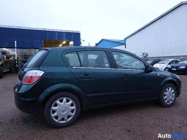 Vihreä Opel Astra 2004, takaviisto, kuva 11