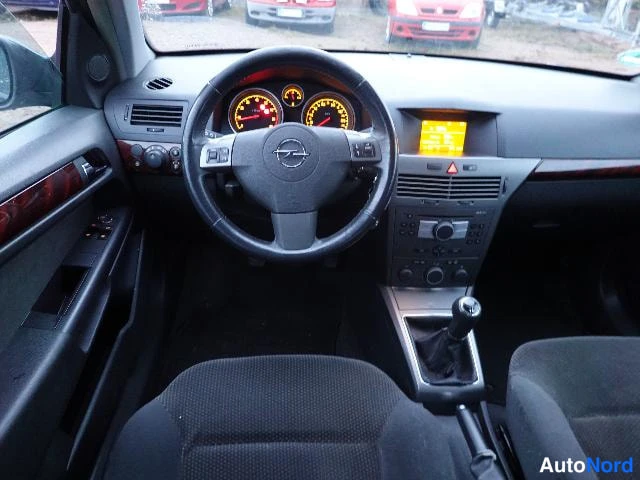 Vihreä Opel Astra 2004, ohjaamo, kuva 18