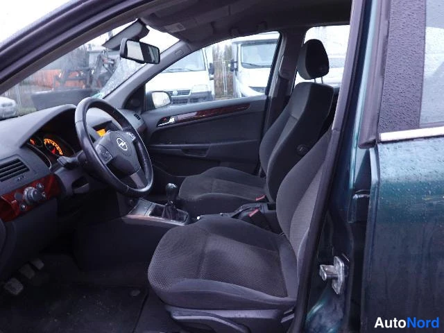 Vihreä Opel Astra 2004, etuistuimet, kuva 22