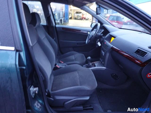 Vihreä Opel Astra 2004, etuistuimet, kuva 23