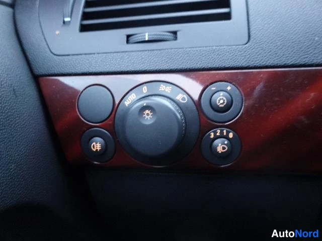 Vihreä Opel Astra 2004, yksityiskohta, kuva 27