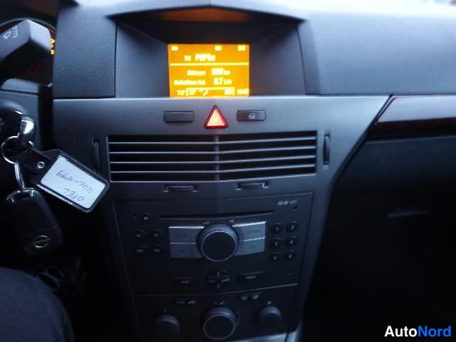 Vihreä Opel Astra 2004, yksityiskohta, kuva 29