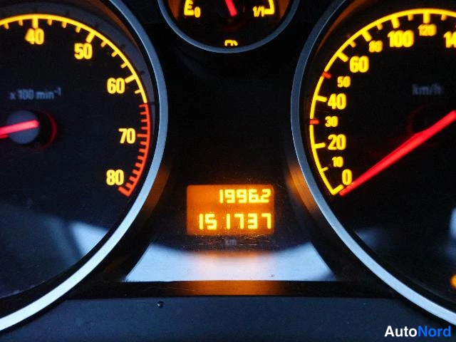 Vihreä Opel Astra 2004, yksityiskohta, kuva 31