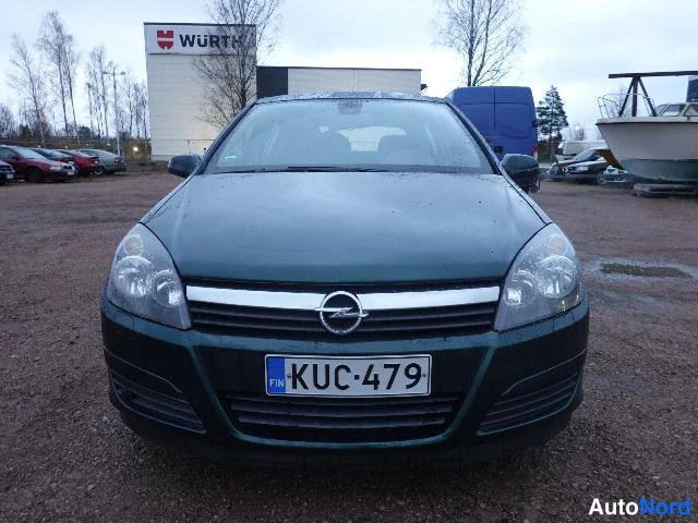 Vihreä Opel Astra 2004, edestä, kuva 9