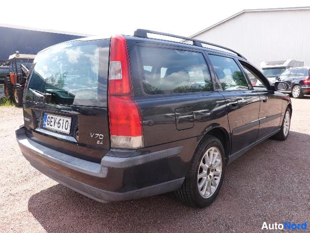Musta Volvo V70 2002, takaviisto, kuva 11