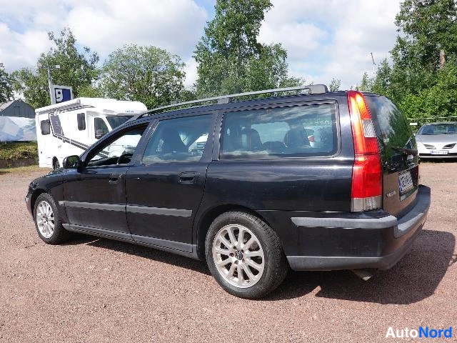Musta Volvo V70 2002, takaviisto, kuva 13
