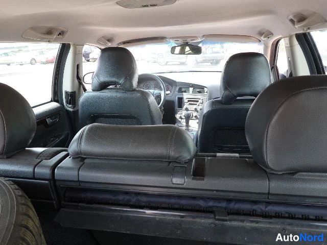 Musta Volvo V70 2002, kuva 17