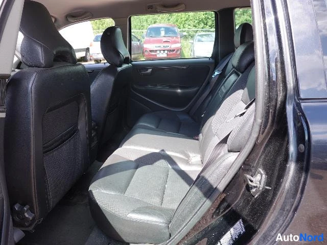 Musta Volvo V70 2002, kuva 18