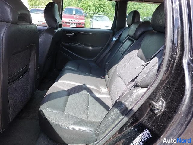 Musta Volvo V70 2002, kuva 19