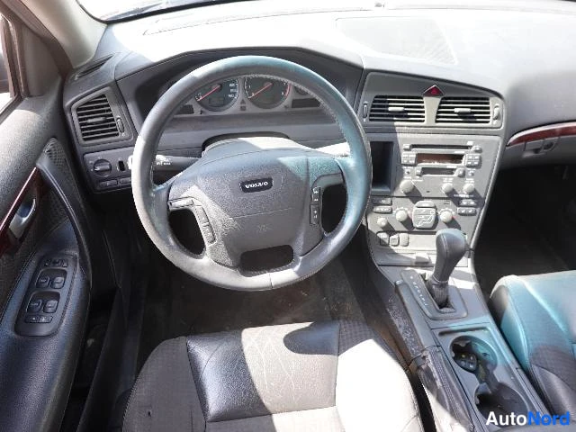 Musta Volvo V70 2002, kuva 20