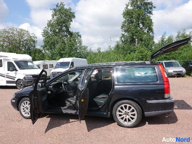 Musta Volvo V70 2002, takaviisto, kuva 13