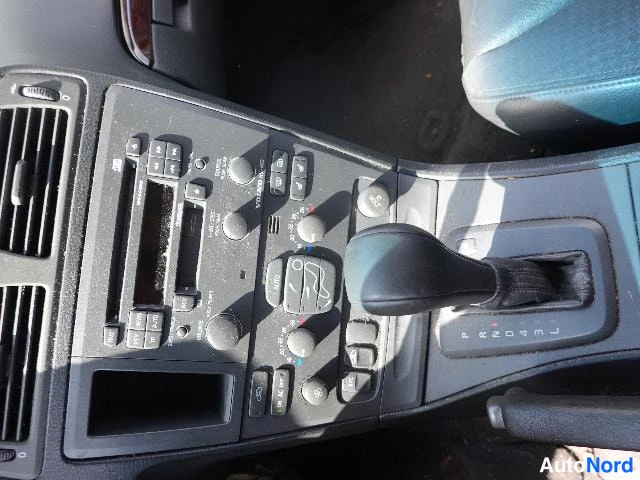 Musta Volvo V70 2002, ohjaamo, kuva 20