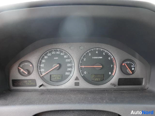 Musta Volvo V70 2002, yksityiskohta, kuva 25