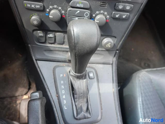 Musta Volvo V70 2002, yksityiskohta, kuva 29