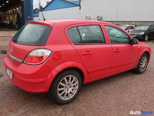 Punainen Opel Astra 2005, takaviisto, kuva 14