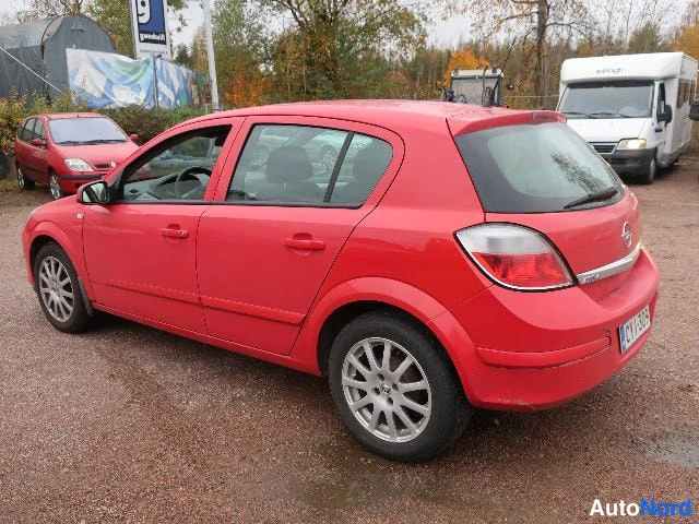 Punainen Opel Astra 2005, takaviisto, kuva 12