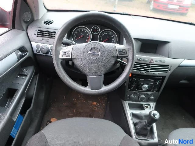 Punainen Opel Astra 2005, ohjaamo, kuva 22