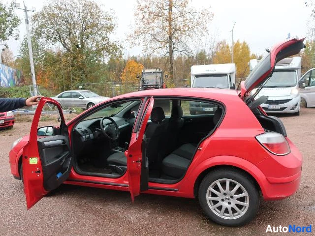 Punainen Opel Astra 2005, takaviisto, kuva 14