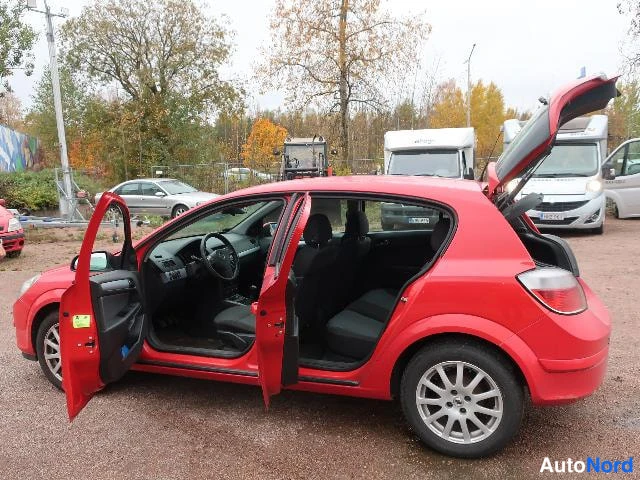 Punainen Opel Astra 2005, takaviisto, kuva 15