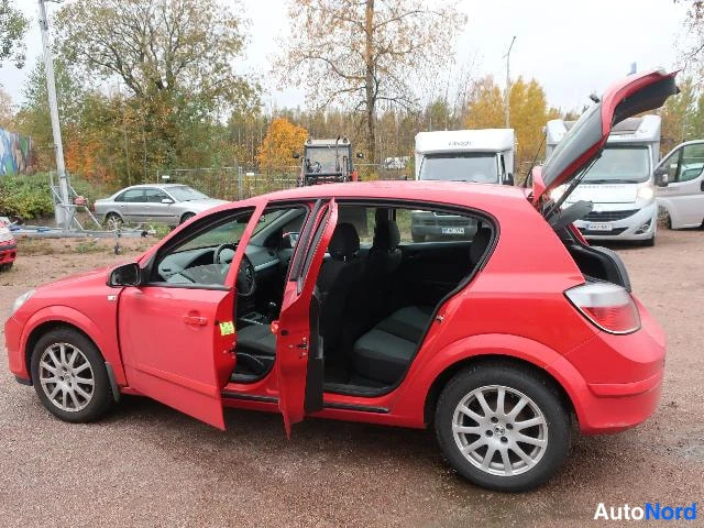 Punainen Opel Astra 2005, takaviisto, kuva 16