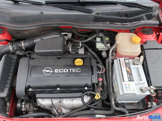 Punainen Opel Astra 2005, moottoritila, kuva 27