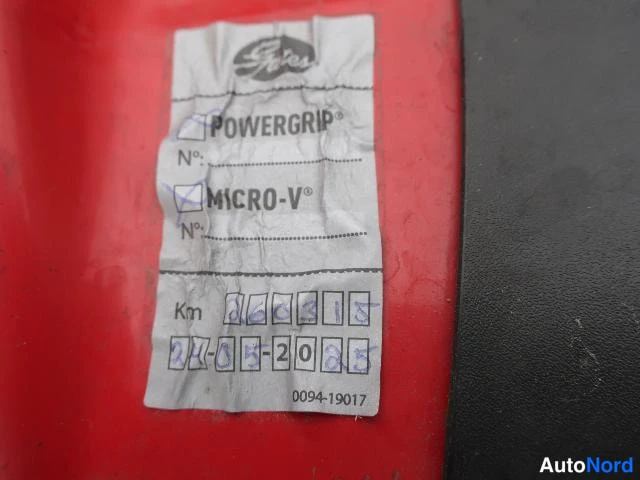 Punainen Opel Astra 2005, yksityiskohta, kuva 33