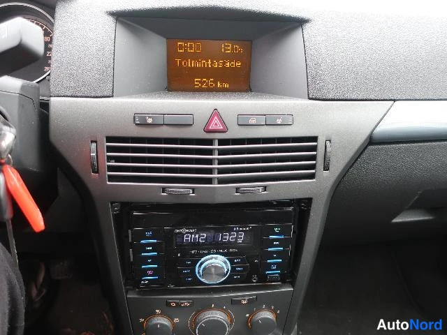 Punainen Opel Astra 2005, ohjaamo, kuva 23