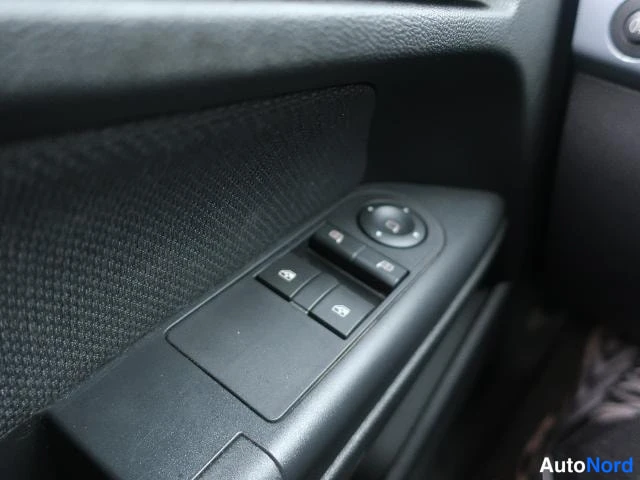 Punainen Opel Astra 2005, yksityiskohta, kuva 34