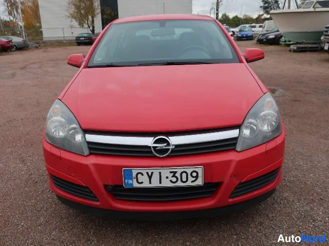 Punainen Opel Astra 2005, edestä, kuva 9