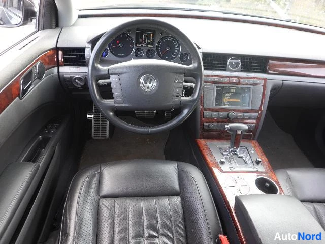 Musta Volkswagen Phaeton 2007, kuva 18