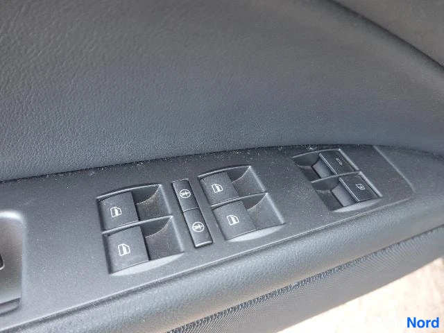 Musta Volkswagen Phaeton 2007, yksityiskohta, kuva 26