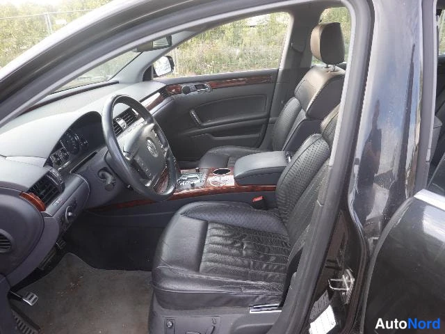 Musta Volkswagen Phaeton 2007, kuva 39