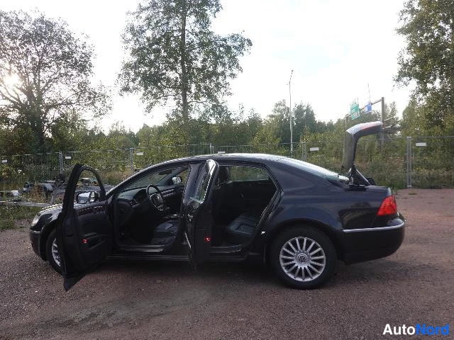 Musta Volkswagen Phaeton 2007, etuviisto, keula vasemmalle, kuva 2