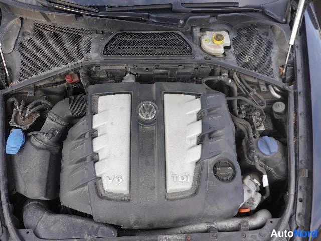 Musta Volkswagen Phaeton 2007, moottoritila, kuva 23
