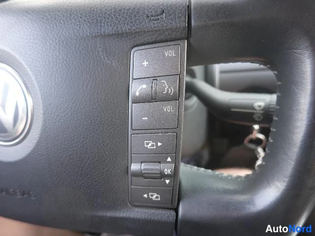 Musta Volkswagen Phaeton 2007, yksityiskohta, kuva 28