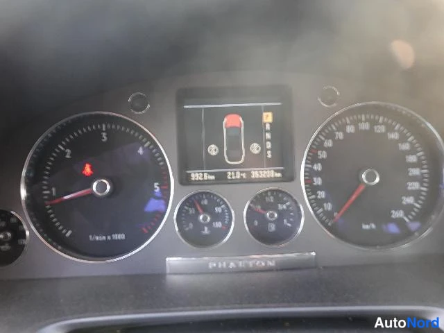 Musta Volkswagen Phaeton 2007, yksityiskohta, kuva 33