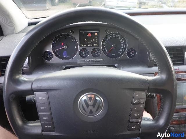Musta Volkswagen Phaeton 2007, ohjaamo, kuva 18