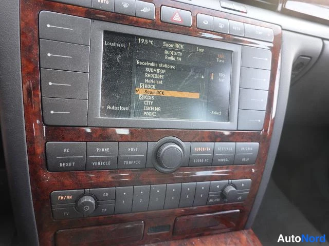 Musta Volkswagen Phaeton 2007, yksityiskohta, kuva 31