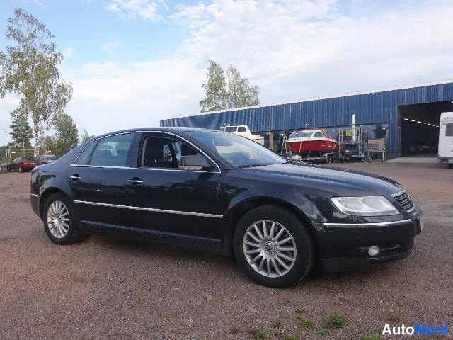 Musta Volkswagen Phaeton 2007, etuviisto, keula oikealle, kuva 4