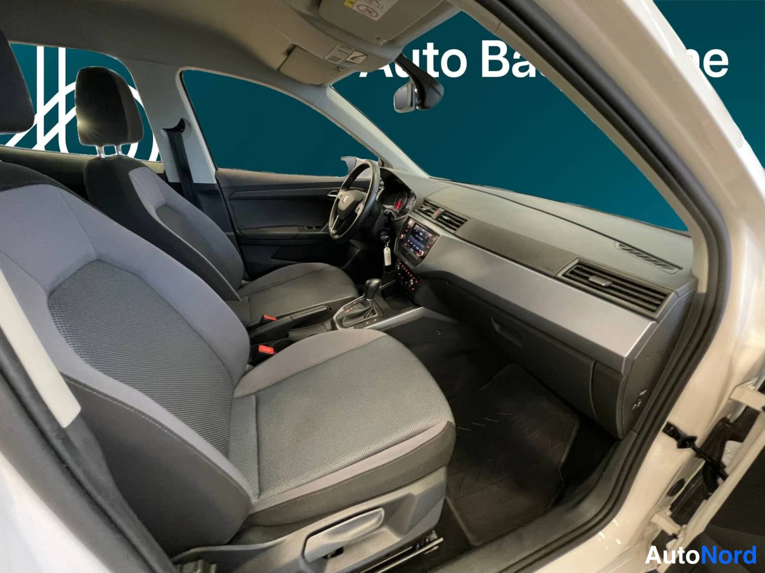 Valkoinen Seat Arona 2020, kuva 15