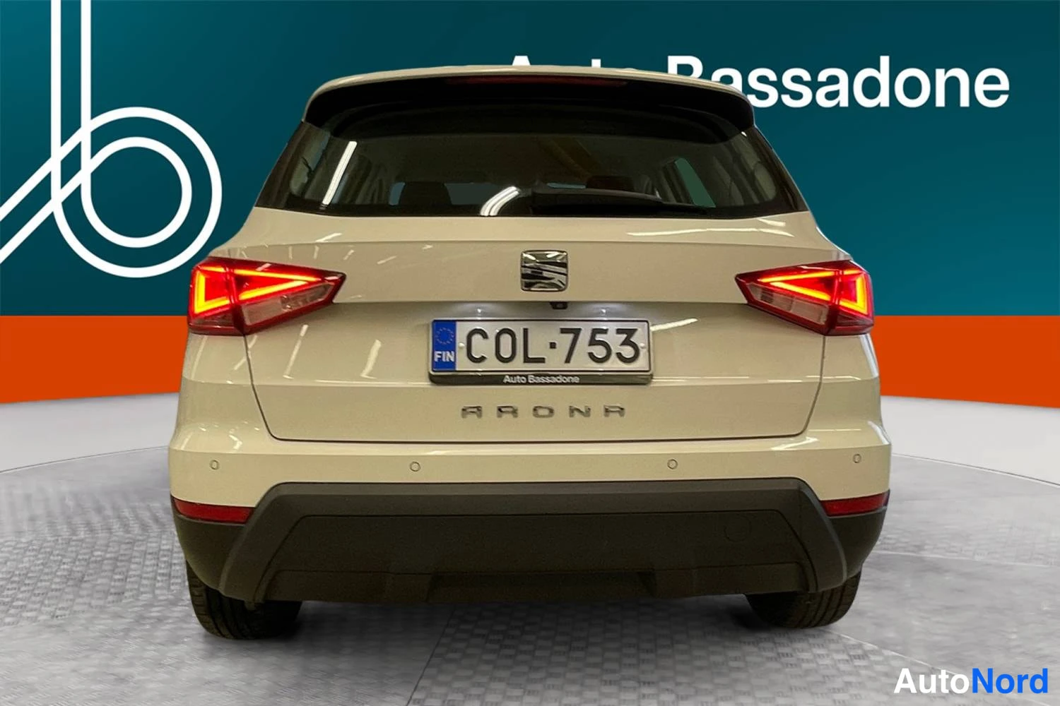 Valkoinen Seat Arona 2020, takaa, kuva 9