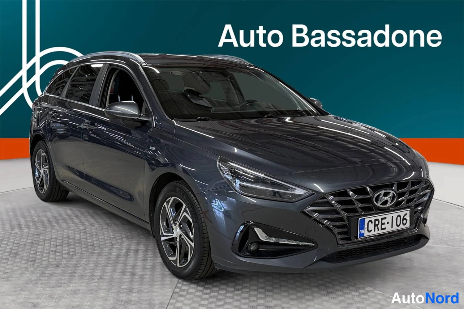 Harmaa Hyundai I30 2022, etuviisto, keula oikealle, kuva 2