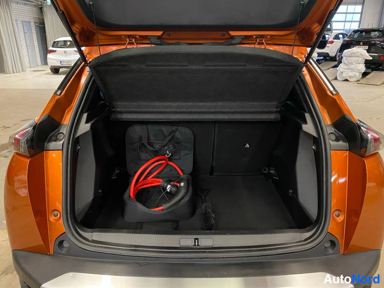 Oranssi Peugeot E-2008 2023, takaa, kuva 11