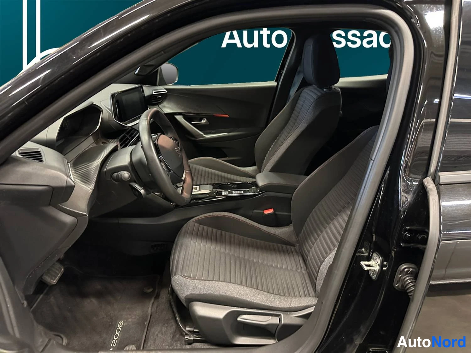 Musta Peugeot E-2008 2023, kuva 11