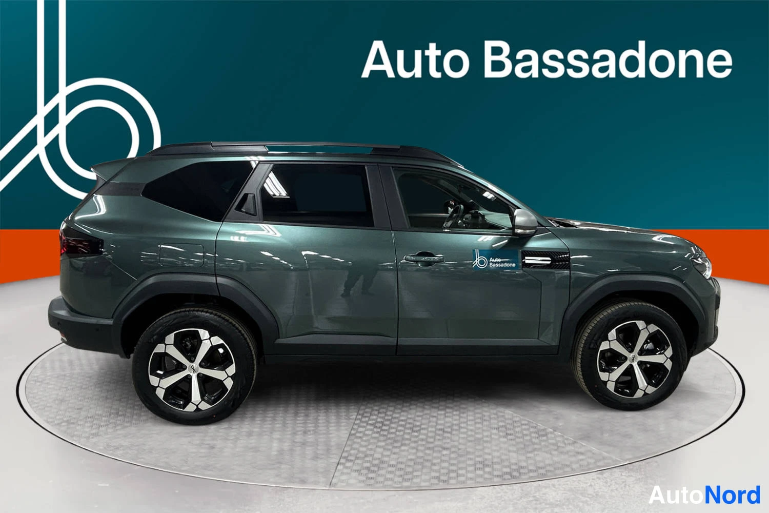 Vihreä Dacia Bigster 2026, sivulta, kuva 4