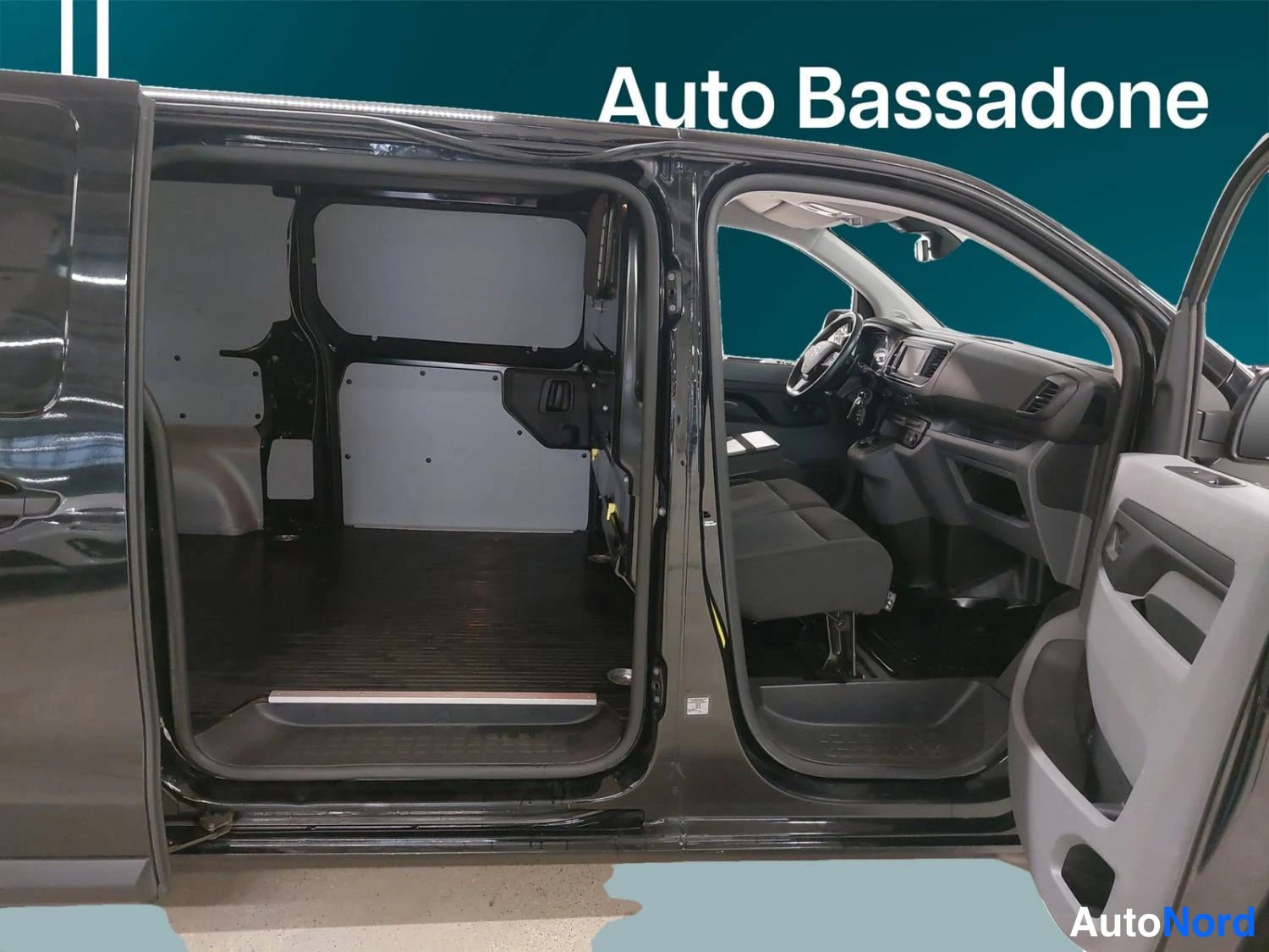 Musta Toyota Proace 2022, kuva 8