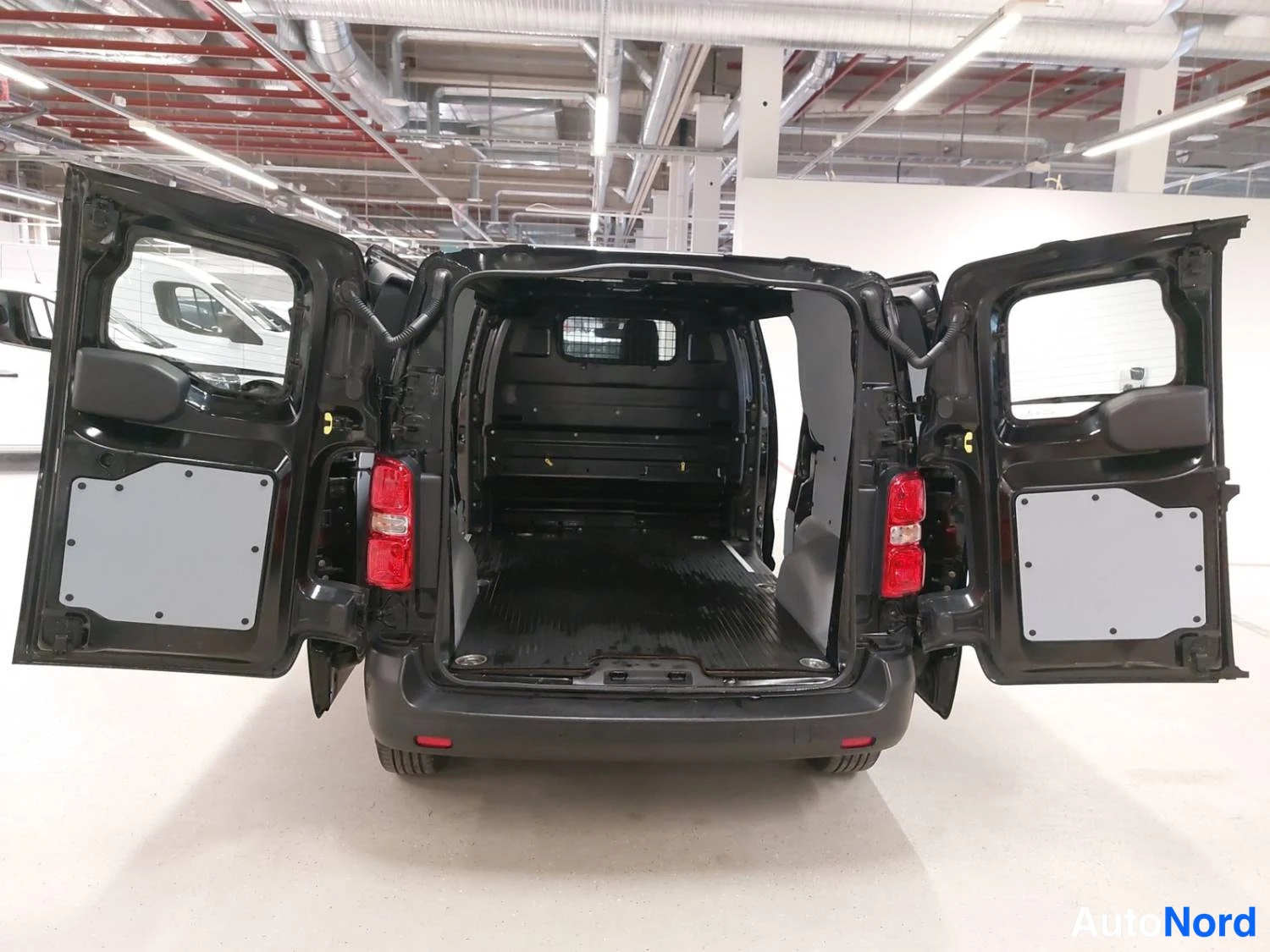 Musta Toyota Proace 2022, kuva 9