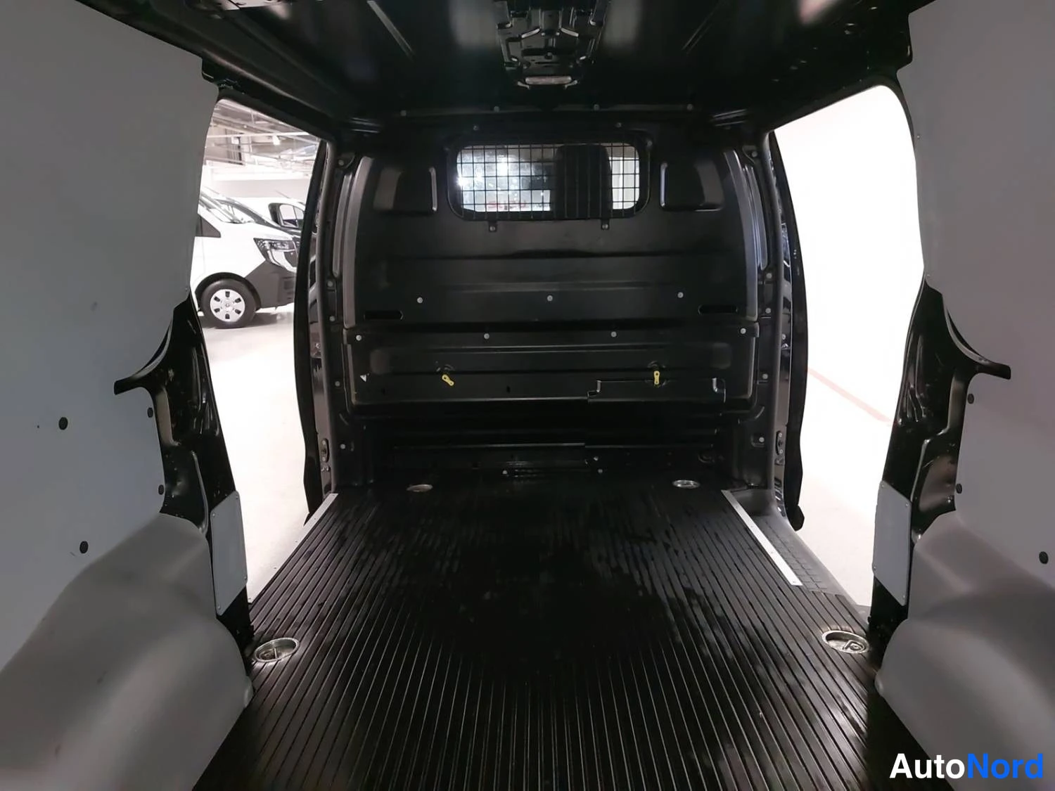 Musta Toyota Proace 2022, kuva 15