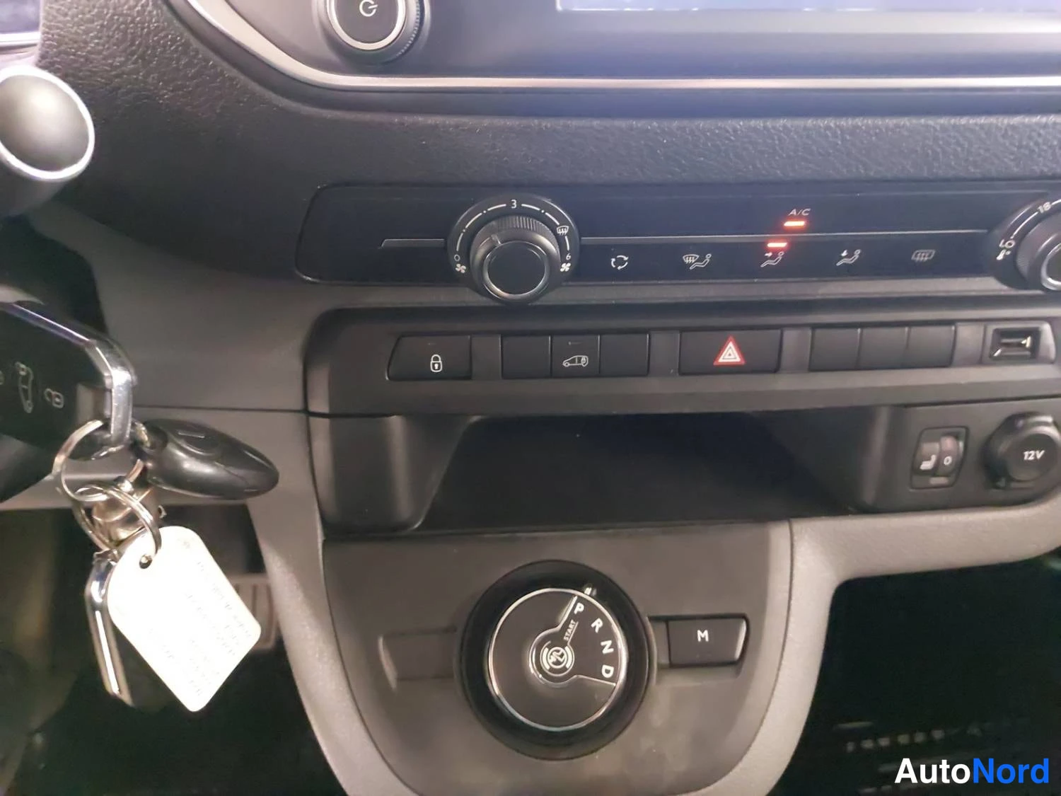 Musta Toyota Proace 2022, kuva 19