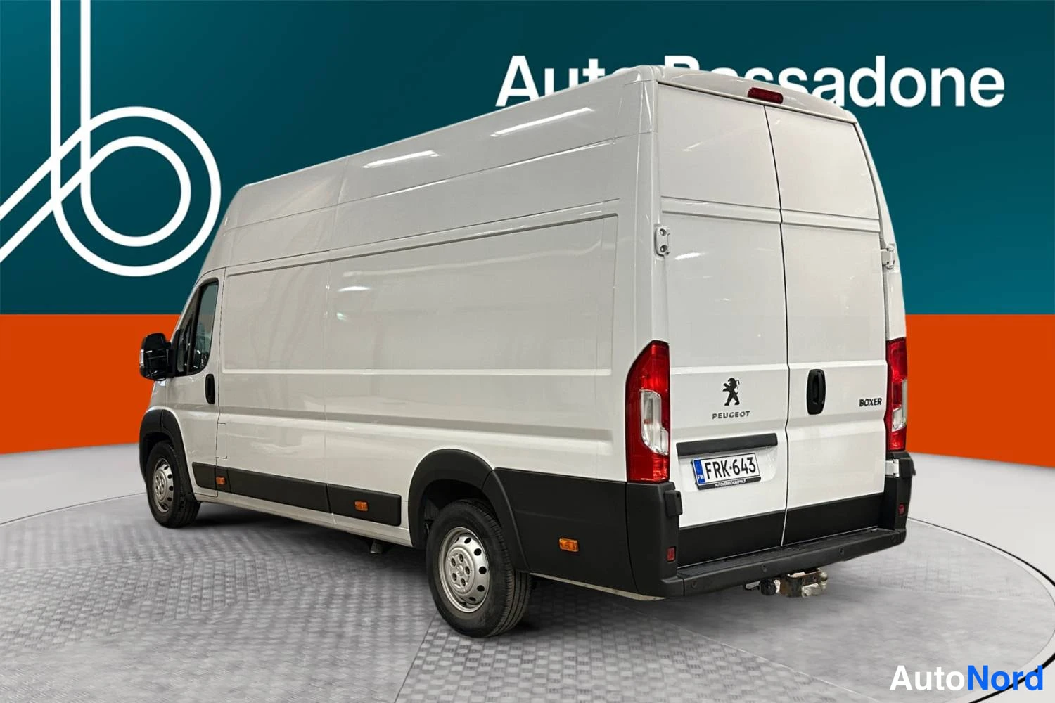 Valkoinen Peugeot Boxer 2023, takaviisto, kuva 7
